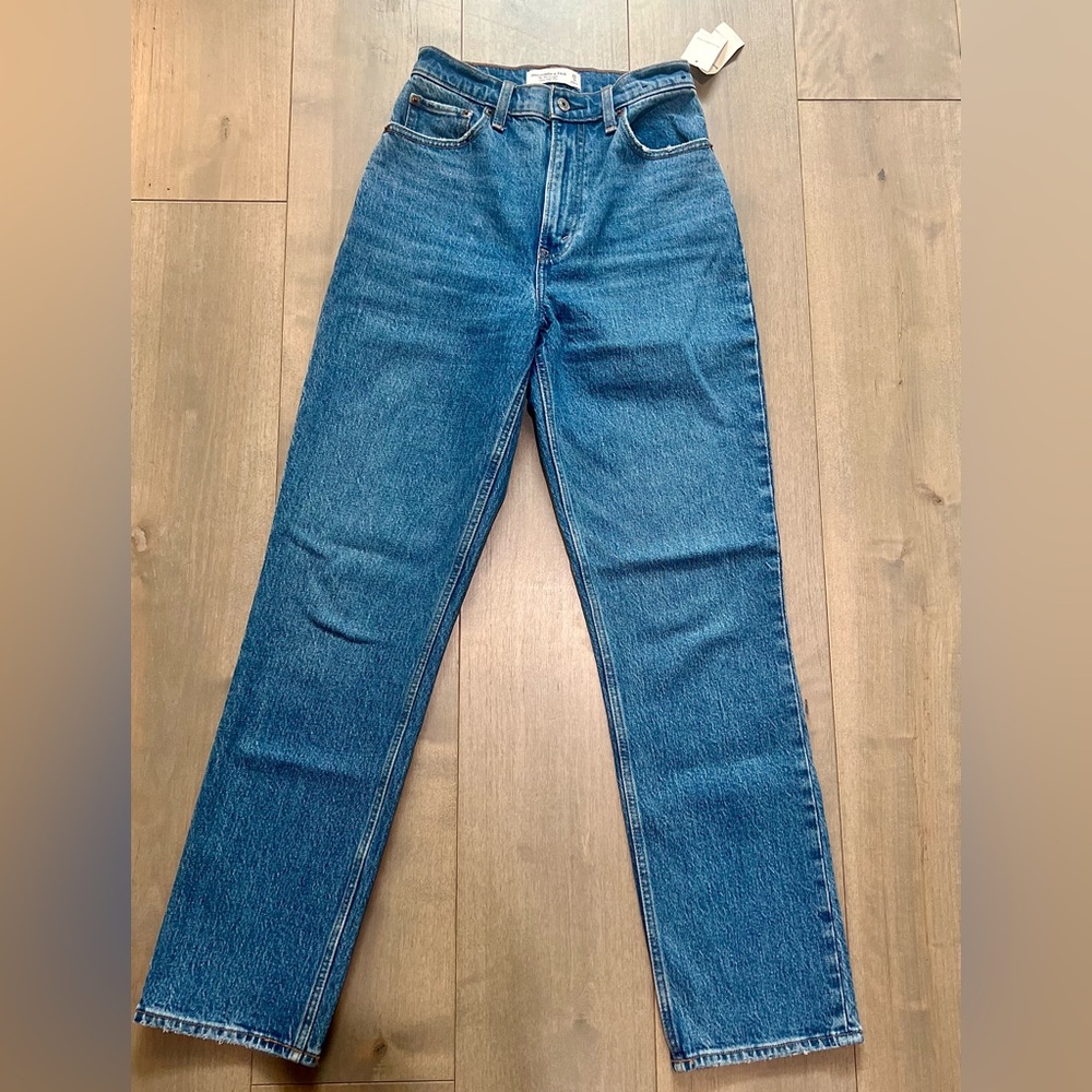 Abercrombie & Fitch Ultra High Rise The 90’s sStraight Curve Love Blue Jeans